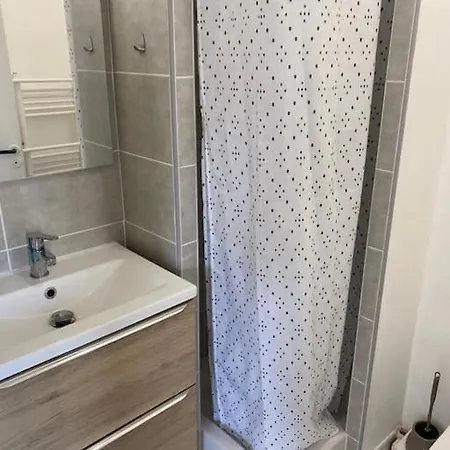 Joli Proche Du Centre De * Nîmes
